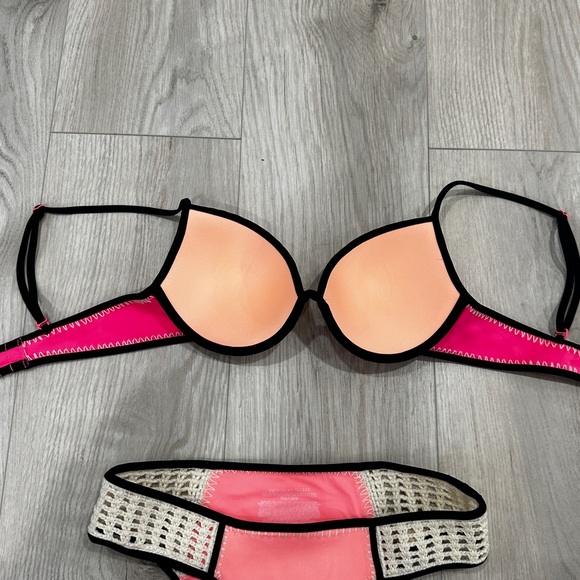 VICTORIA SECRET bikini. Top medium and bottom small. - Picture 6 of 6